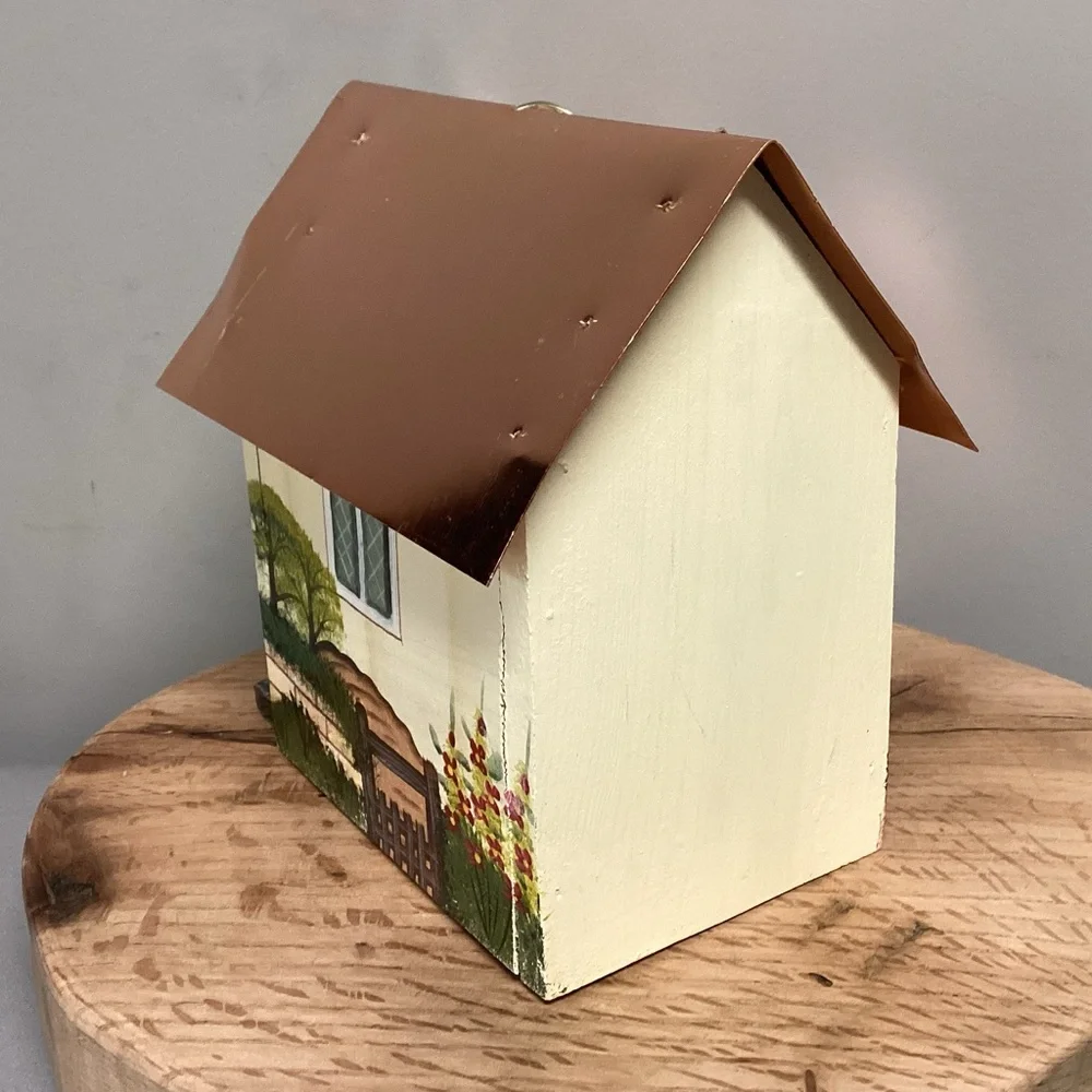 🟡 Hand Painted - Copper Roofed - Birdhouse - Excellent Condition - Unique Design - Picture 5 of 13